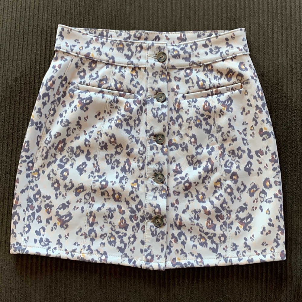Maurice’s animal print Skirt button front size 8